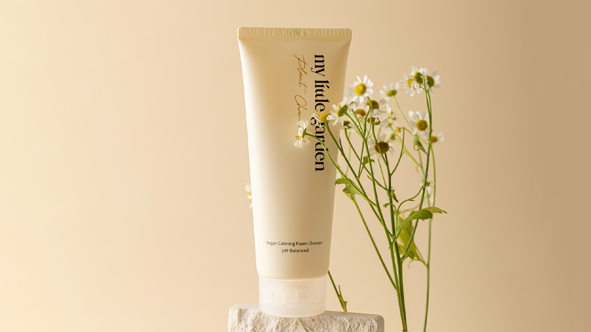 含洋甘菊花水的超温和低刺激泡沫洁面