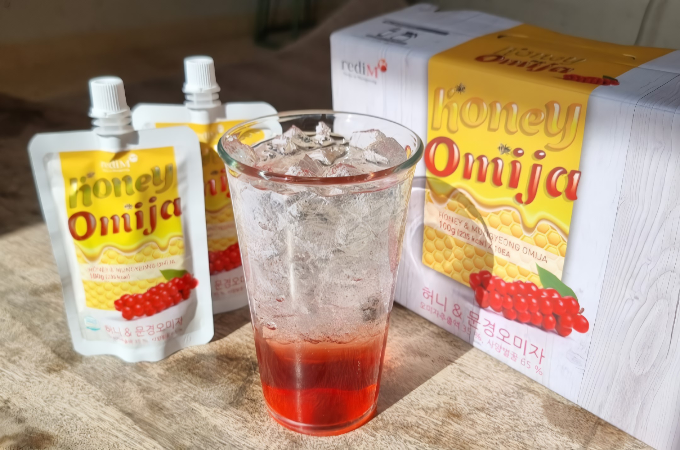 用文庆五味子与蜂蜜制成的健康饮品 蜂蜜文庆五味子
