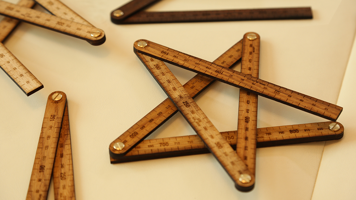 천연원목의 따뜻함을 녹인 건축학도가 만든 오브제 콜렉션 [접이식나무자]