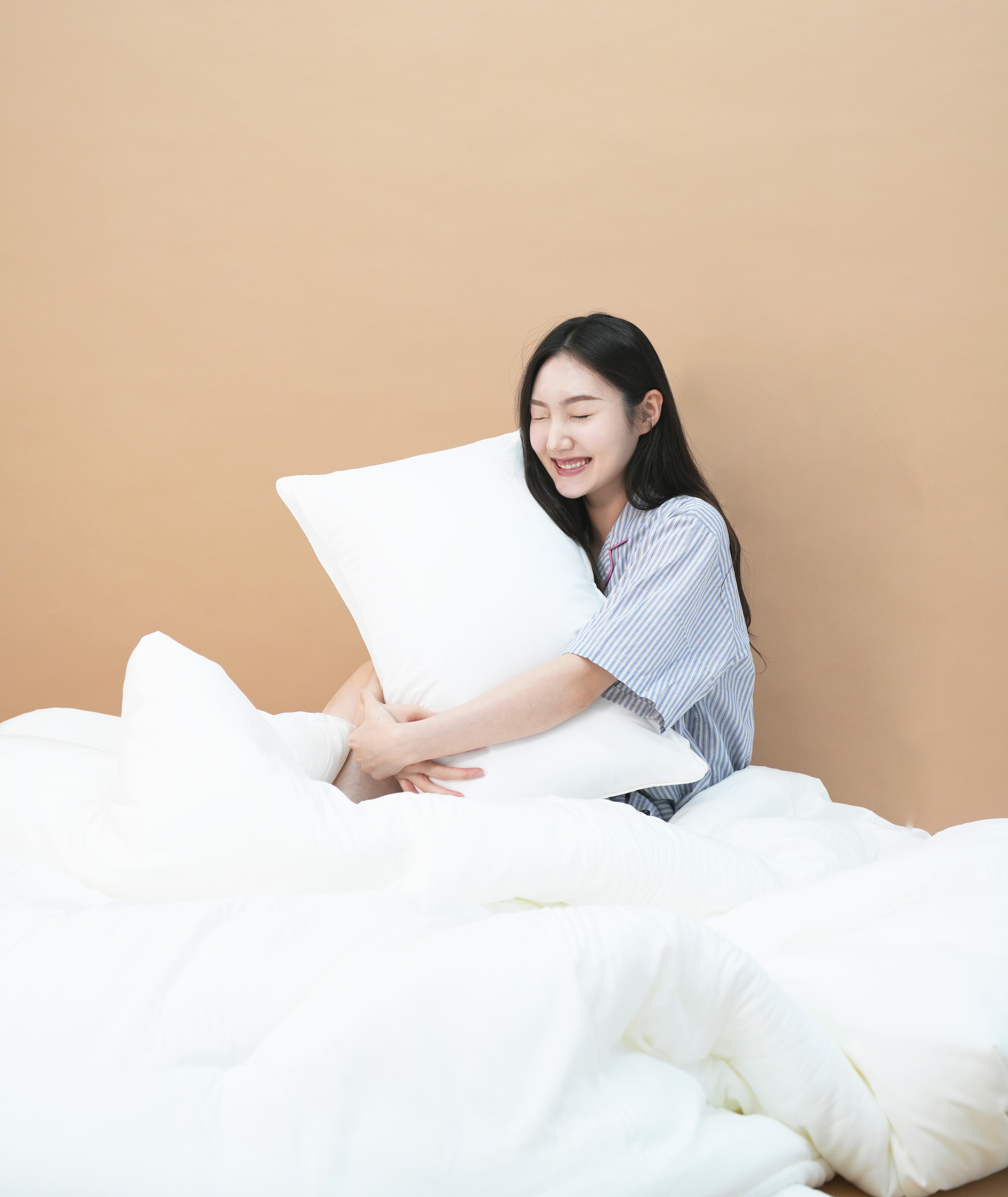 배경지웃는재리전체샷밝게 복사.jpg