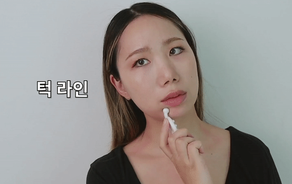 G_63_연속동작 턱목_자막 빠르게.gif