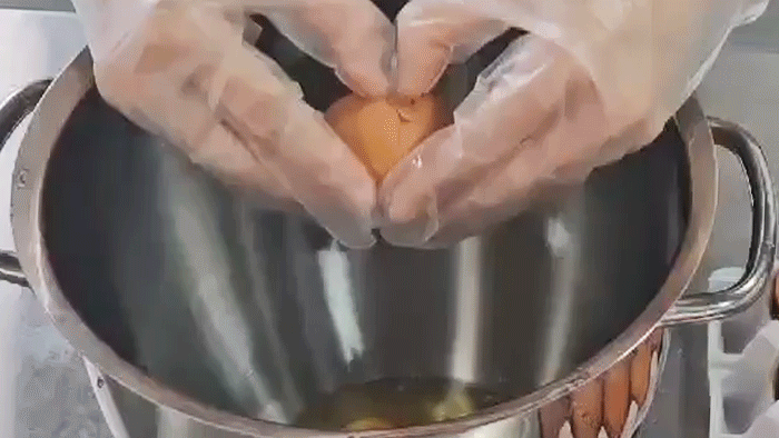계란까기.gif