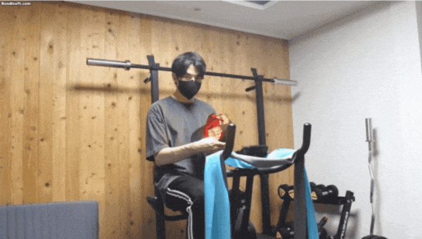 운동하면서_출처 Wonjae IT.gif