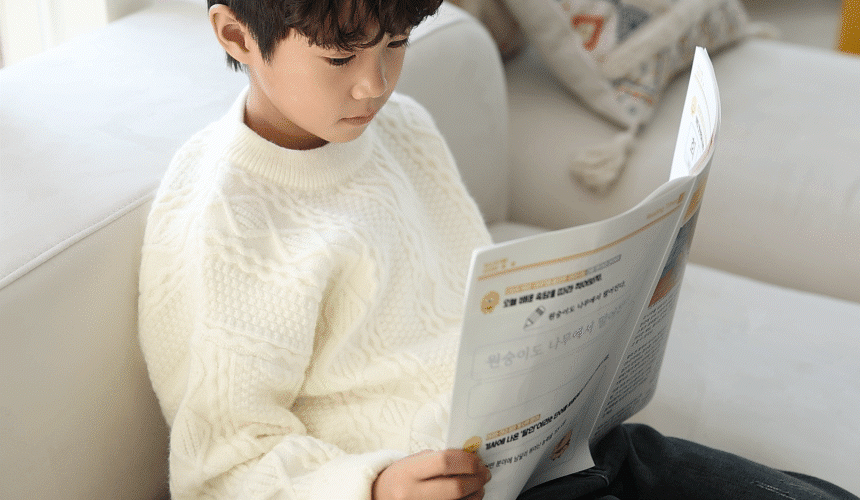 IMG_0286 쇼파에서 신문읽는 남아.gif