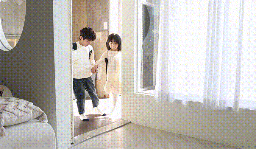 IMG_0338 하교후가방던지고 신문읽는 남매2_1-1.gif