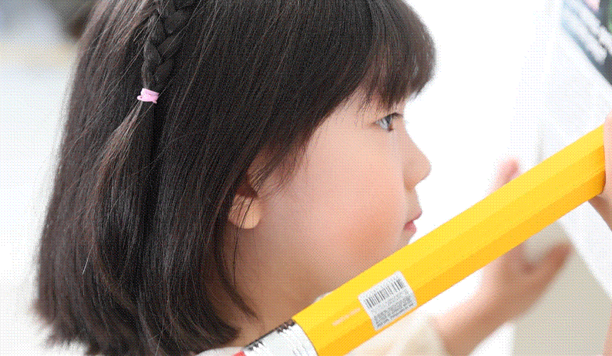 IMG_0371 벽에붙어있는신문메모여아3.gif