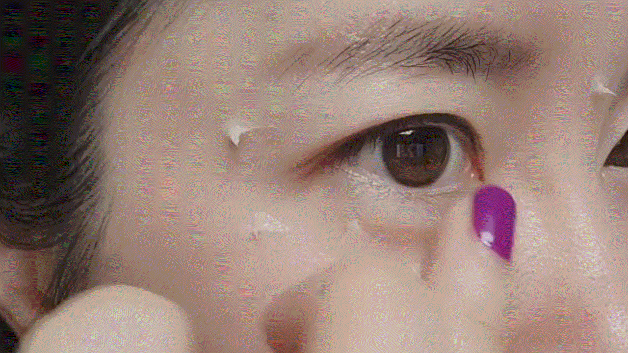 눈 밑 톡톡 GIF.gif