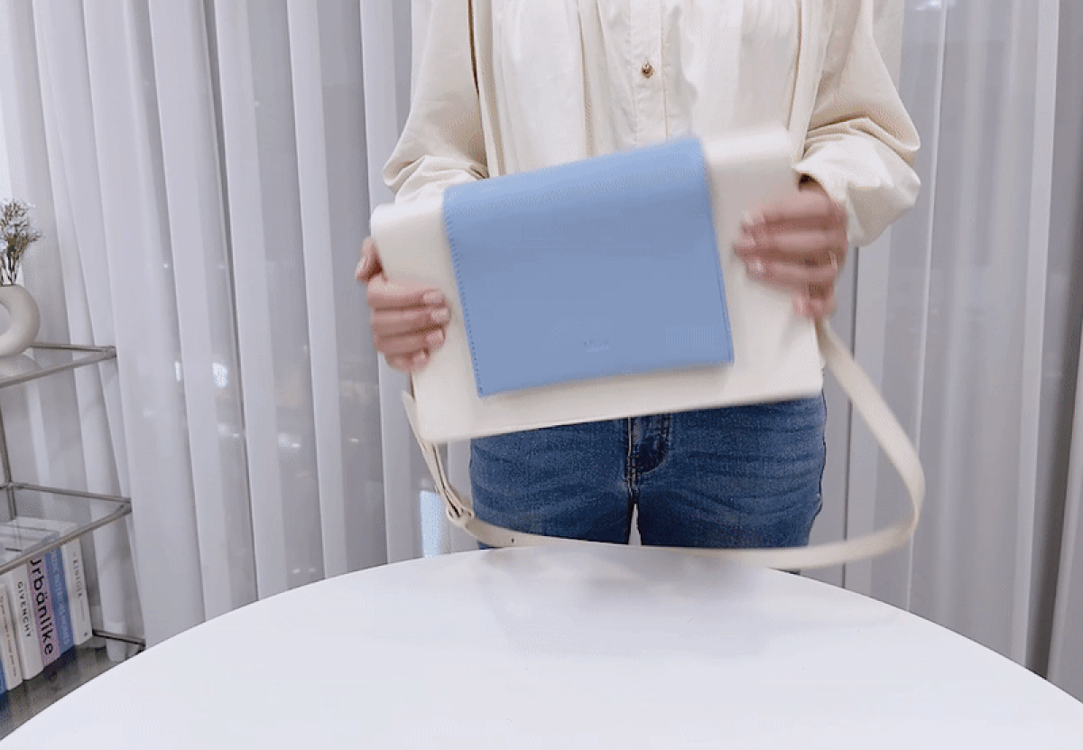 가방흔들기.gif