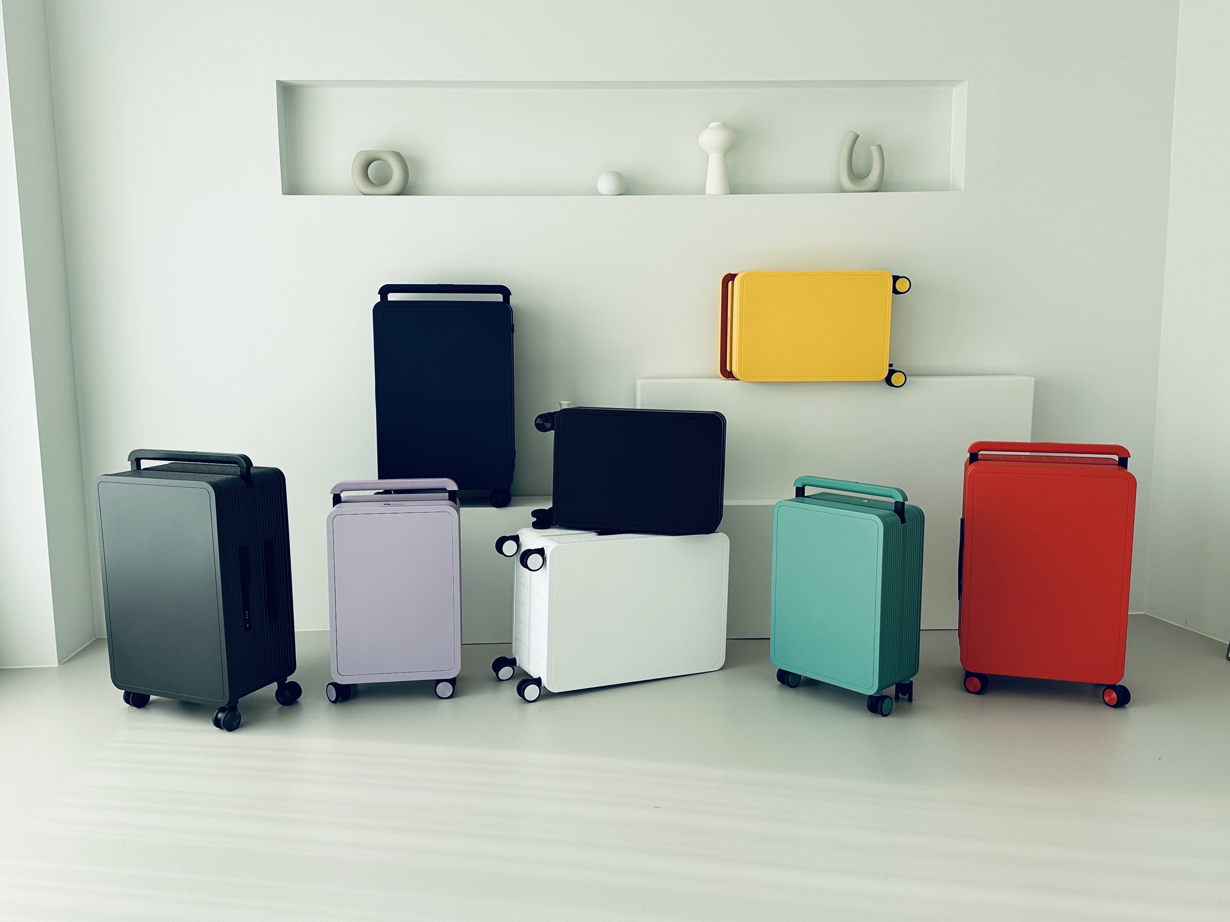 100%PC材质！6档拉杆！96%收纳空间！8款炫彩行李箱！