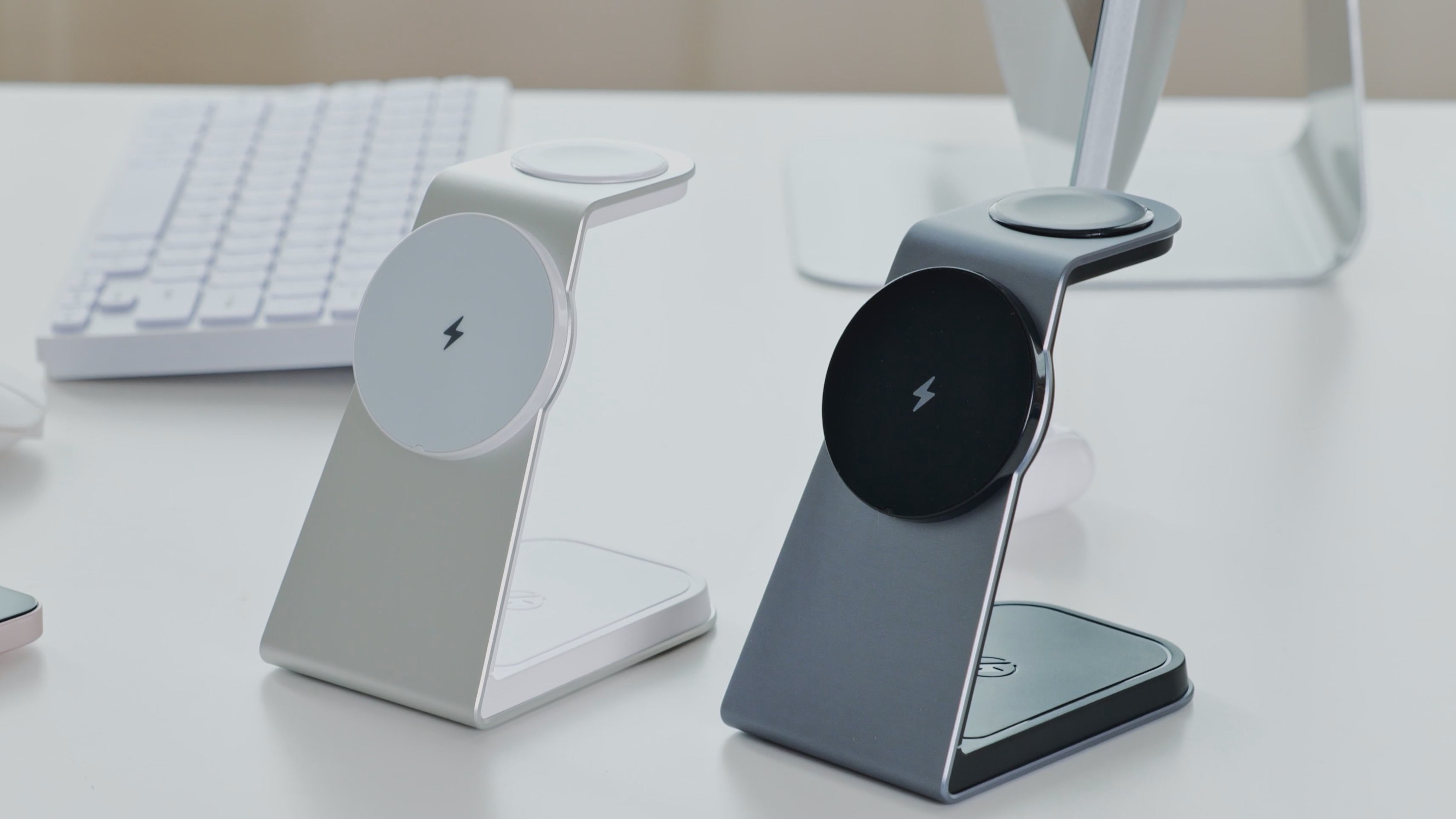 쓰로틀링/저속충전은 이제 그만! 어댑터까지 준비한 고품질3in1무선충전기