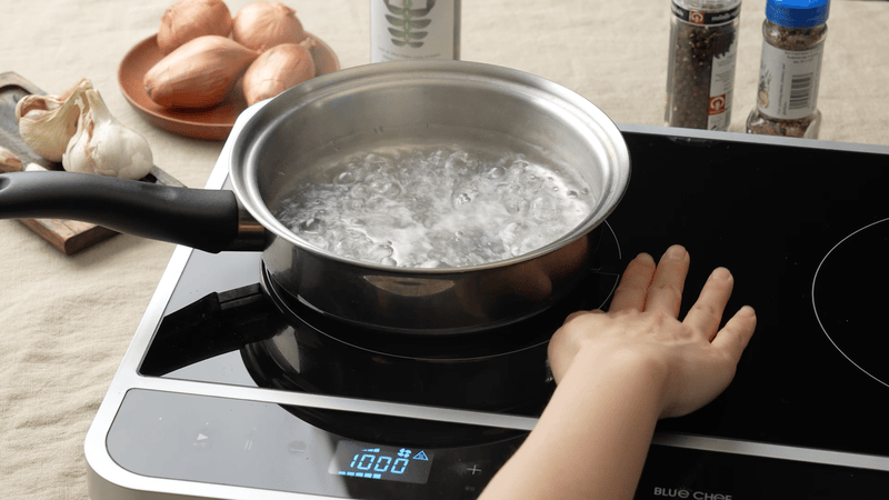 투앤원비즈영상.gif