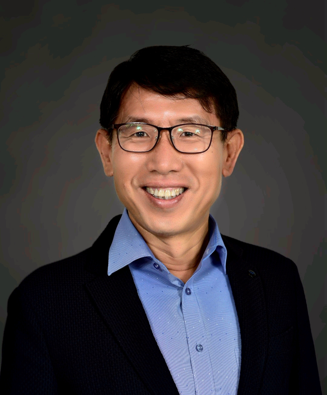 부사장님 증명사진.jpg
