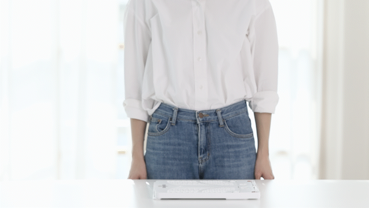 제품 설치 후 뒷면을 보여주는 움짤 (노트북).gif