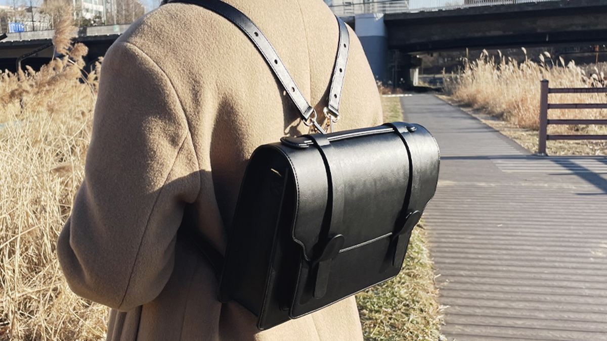 为通勤达人打造的高品质素皮邮差包！肩背、斜挎、双肩包、手提四用