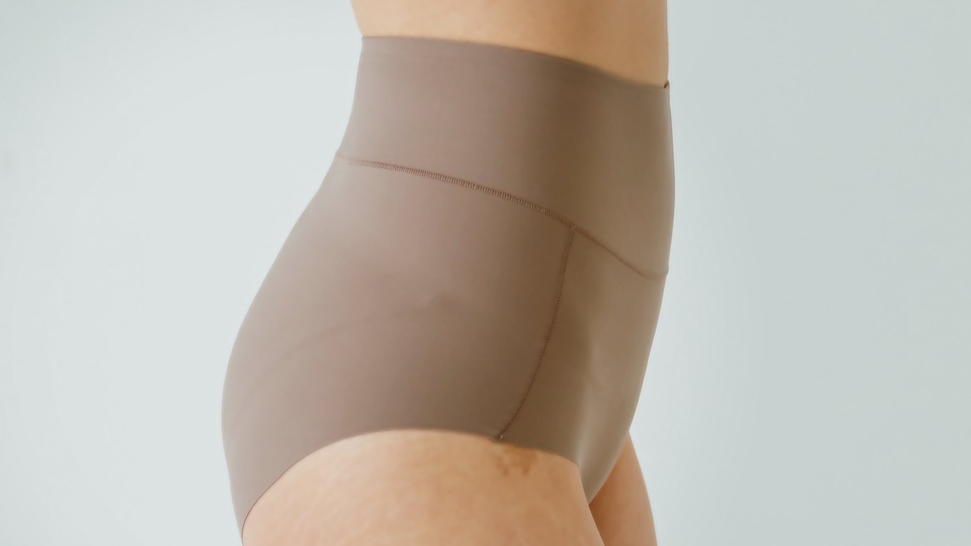 6cm downsizing! Skip short-lived diets and perfect your silhouette with Hexa High Panty!