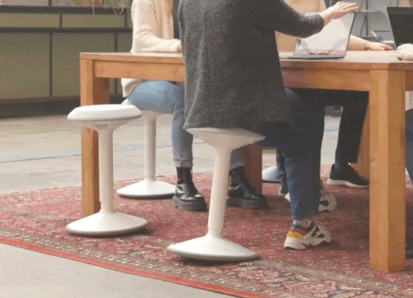 다 같이 앉았다 일어나는 GIF.gif