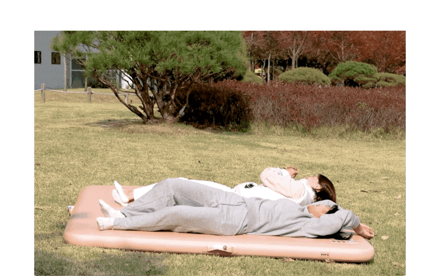 70_로우앤캠핑_캠핑매트_아늑_gif.gif