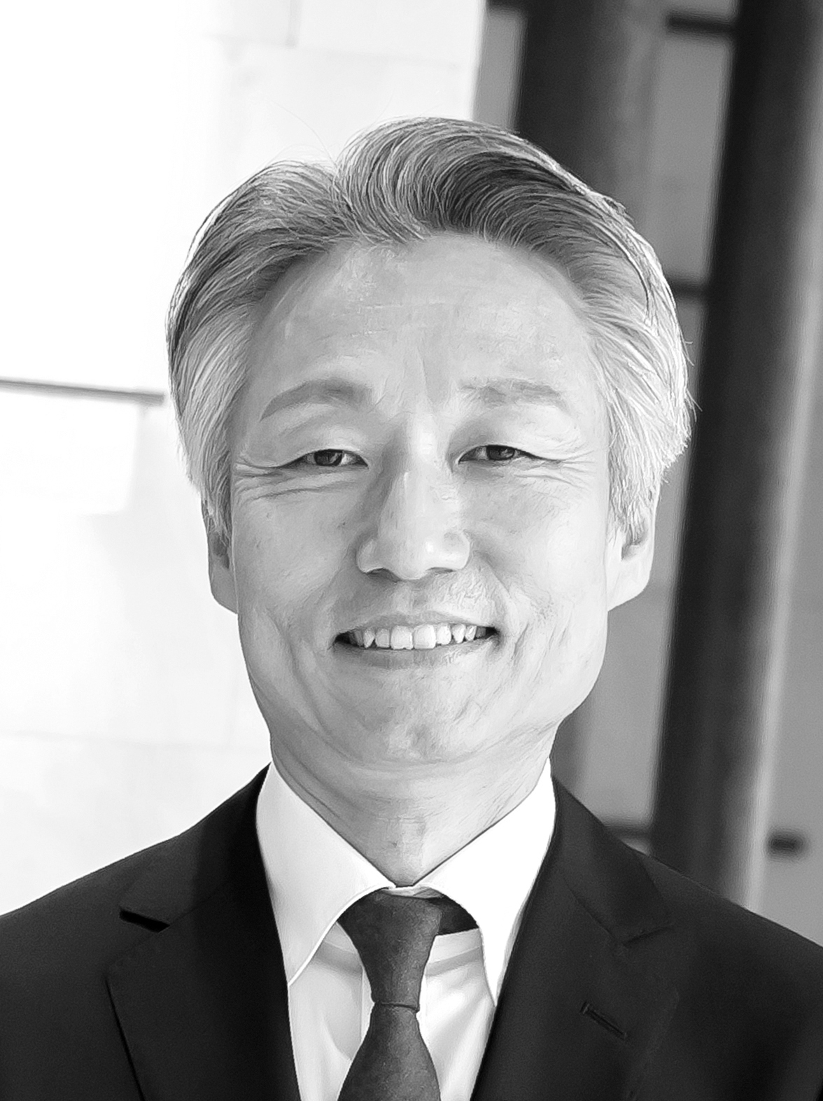 profile-2 흑백.jpg