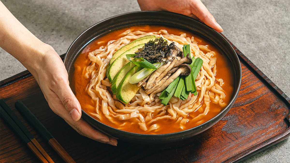 강릉까지 찾아오게 만드는 '진짜' 장칼국수의 맛, 원주민&해물장칼국수