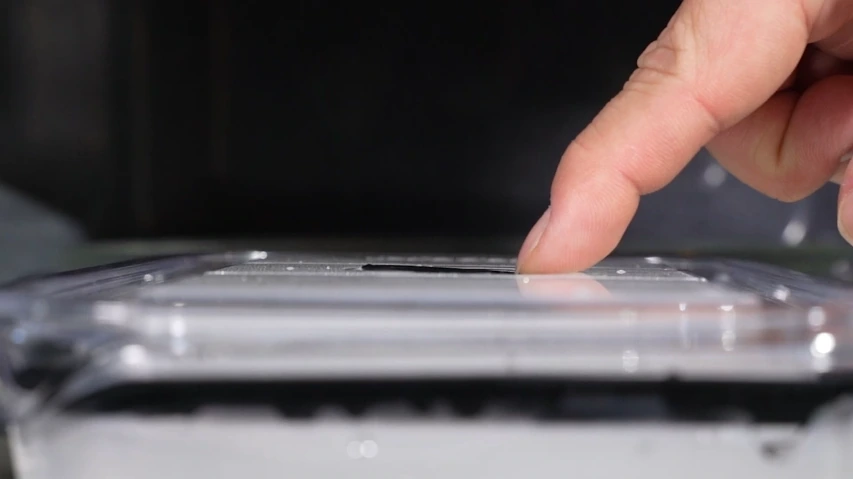 뚜껑닫은 채로 버튼만 열고 전자레인지 사용.webp