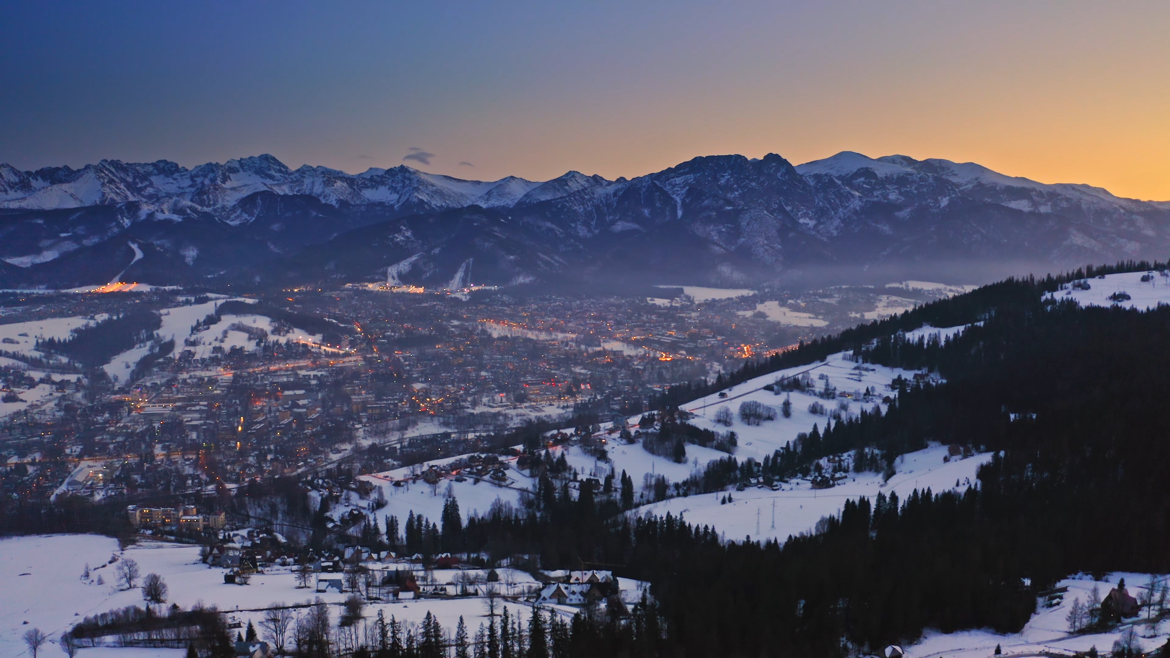 dusk-over-snowy-zakopane-in-winter-at-night-aeria-2022-08-10-09-41-28-utc.mov_snapshot_00.05_[2023.01.20_14.20.08].jpg