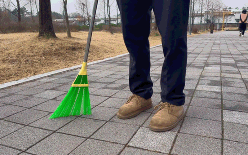 경량비 쓸기.gif