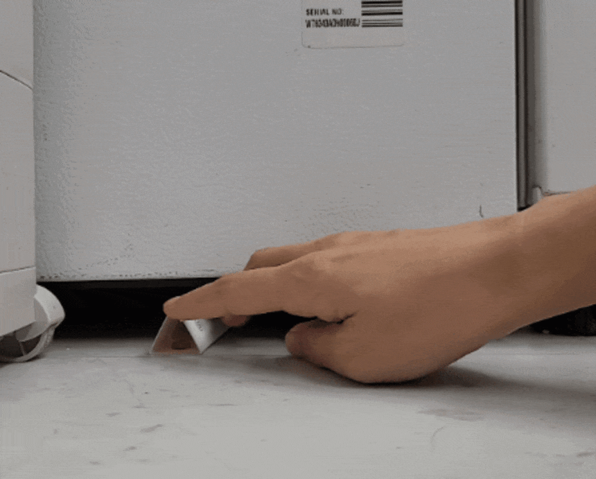 냉장고 아래.gif