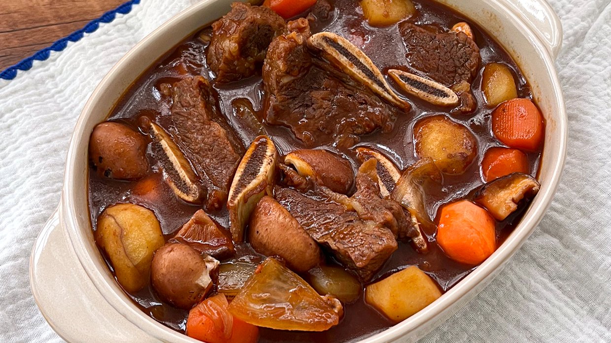 Start the new year with a fresh twist on Western-style beef ribs: Galbi Stew :)