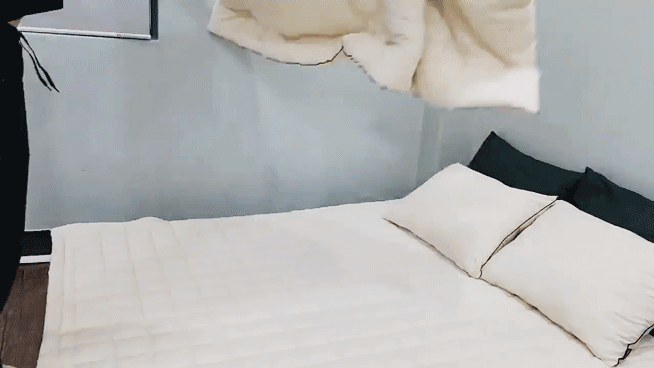 이불-날리는-GIF-1.gif