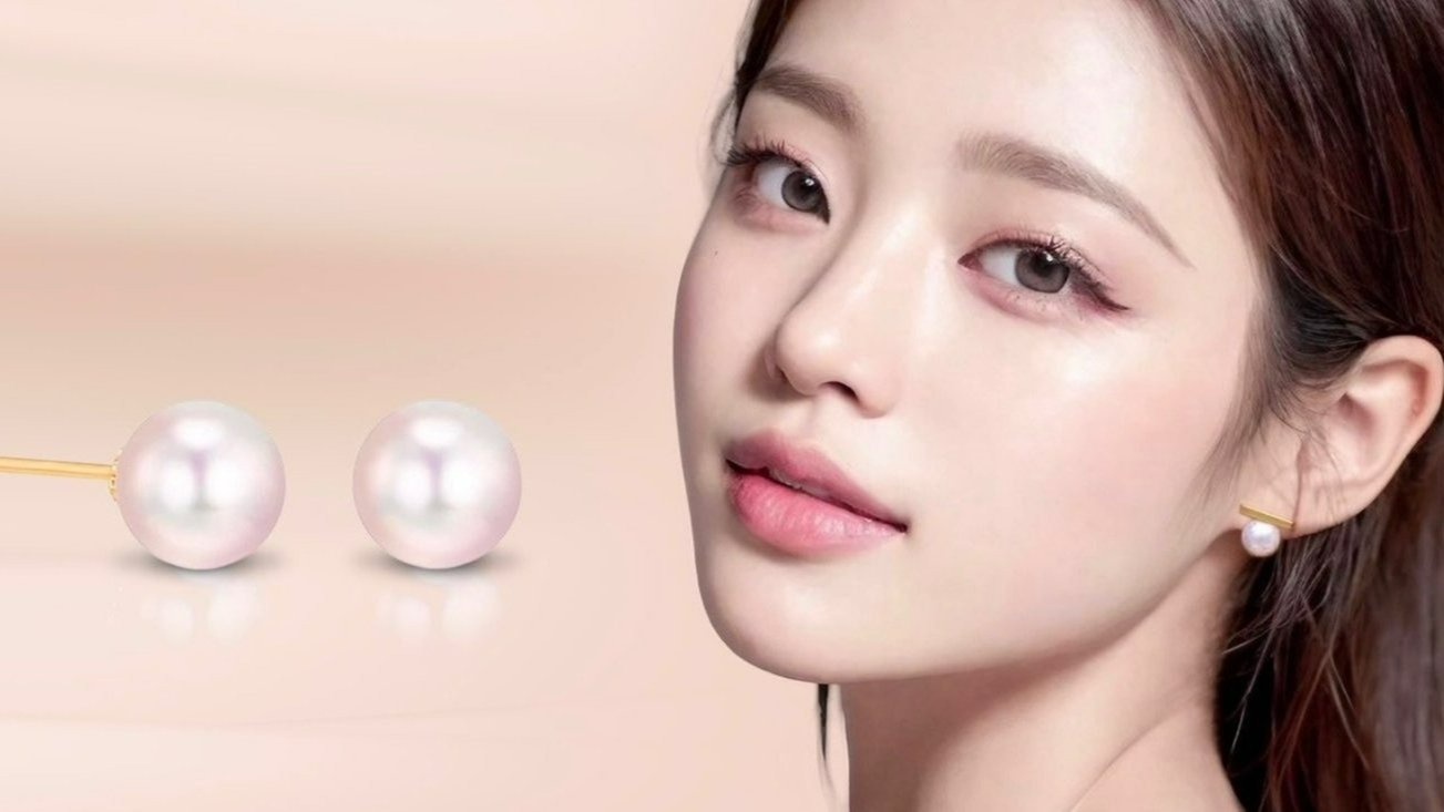 Look flawless even without makeup! Don’t worry the Pink Pearl Blusher is here to brighten your natural beauty.