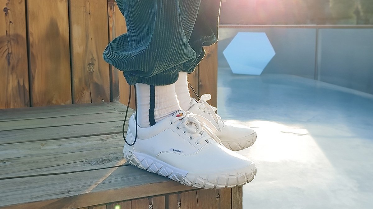 個性的でありながら親しみやすい『ポム』スニーカー7色展開