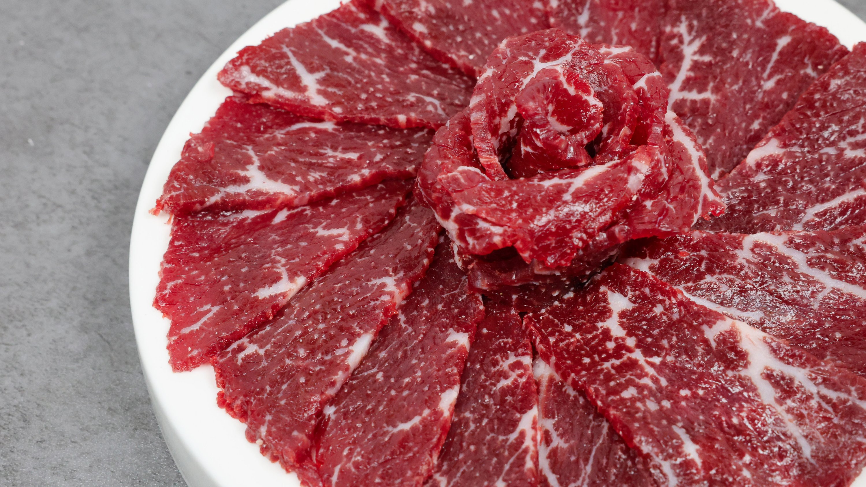 第8轮加送★下班后的幸福时光，顶级韩牛生肉拼盘与新鲜牛肉刺身