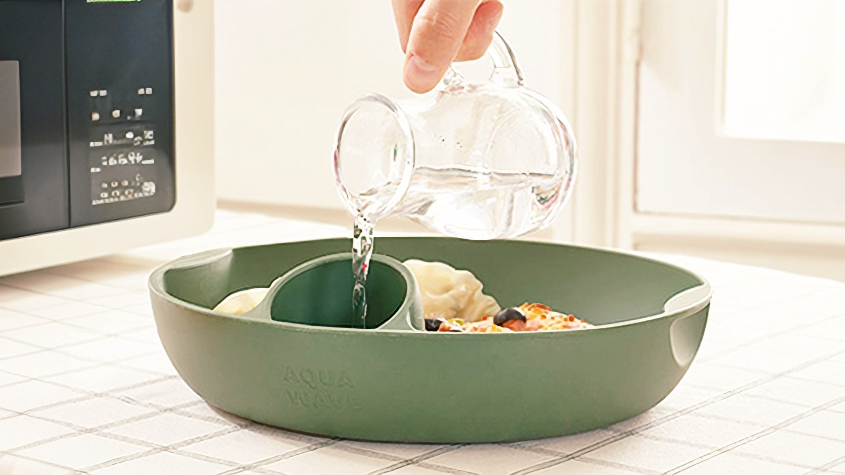 Microwave meals stay juicy—AquaWave moisture-retaining container