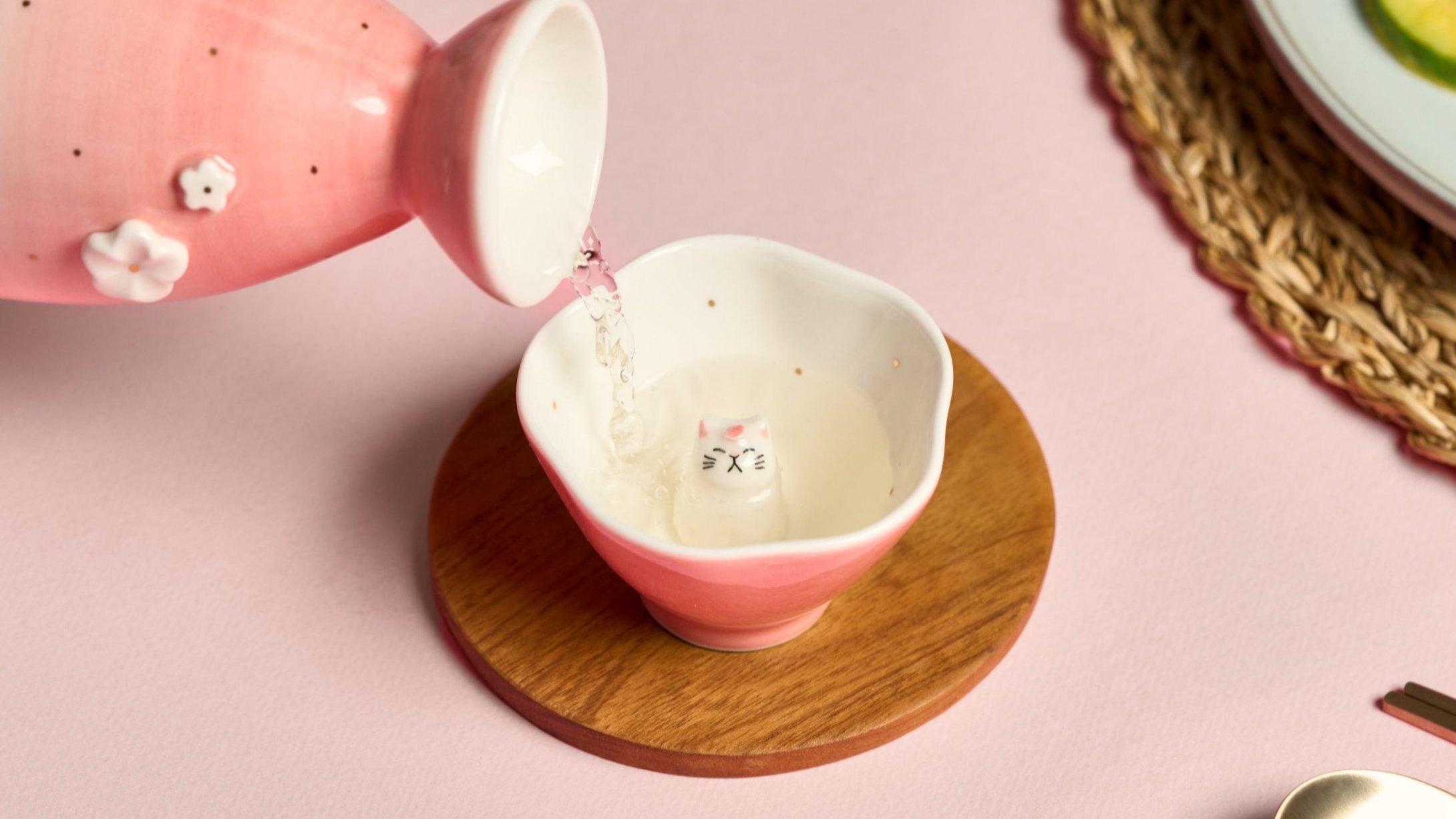 与可爱猫咪共度四季如春的时光，<醉花猫>酒杯套装