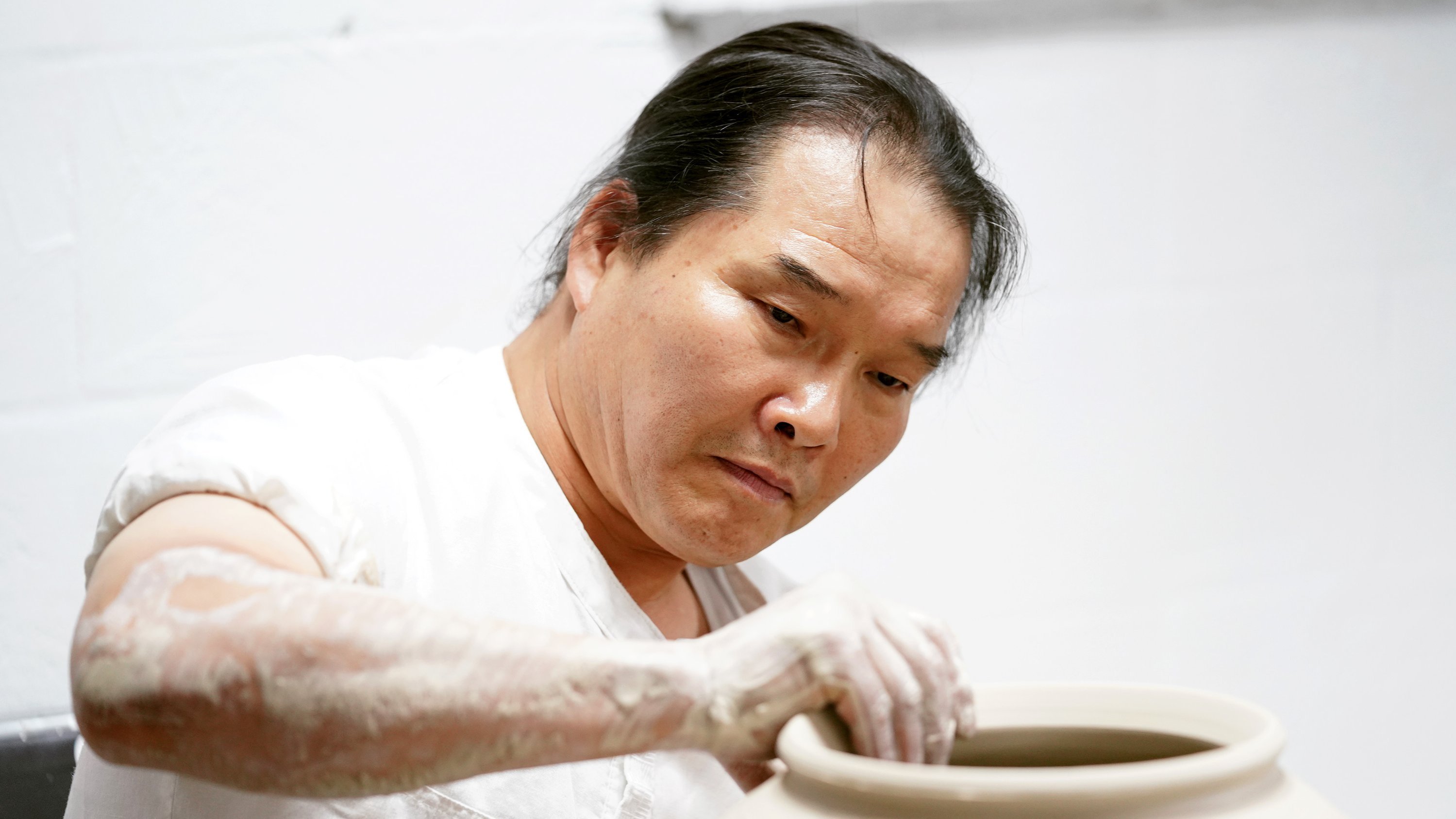 Masterpiece by Han Ki-seok 5th Generation Artisan of the Joseon Royal Court: Traditional Korean White Porcelain Moon Jar