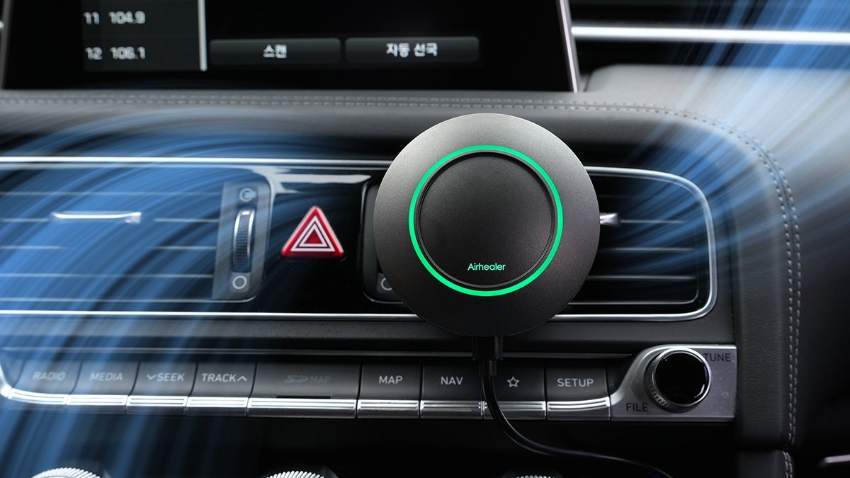 The moment polluted air enters your car deodorize and UV-sterilize right from the air vent