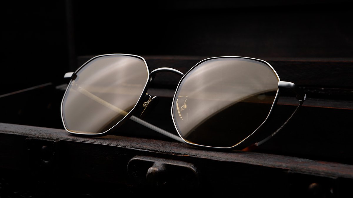 Drive with Comfort and Safety [Classic Showa 1.60 Drive Glasses]