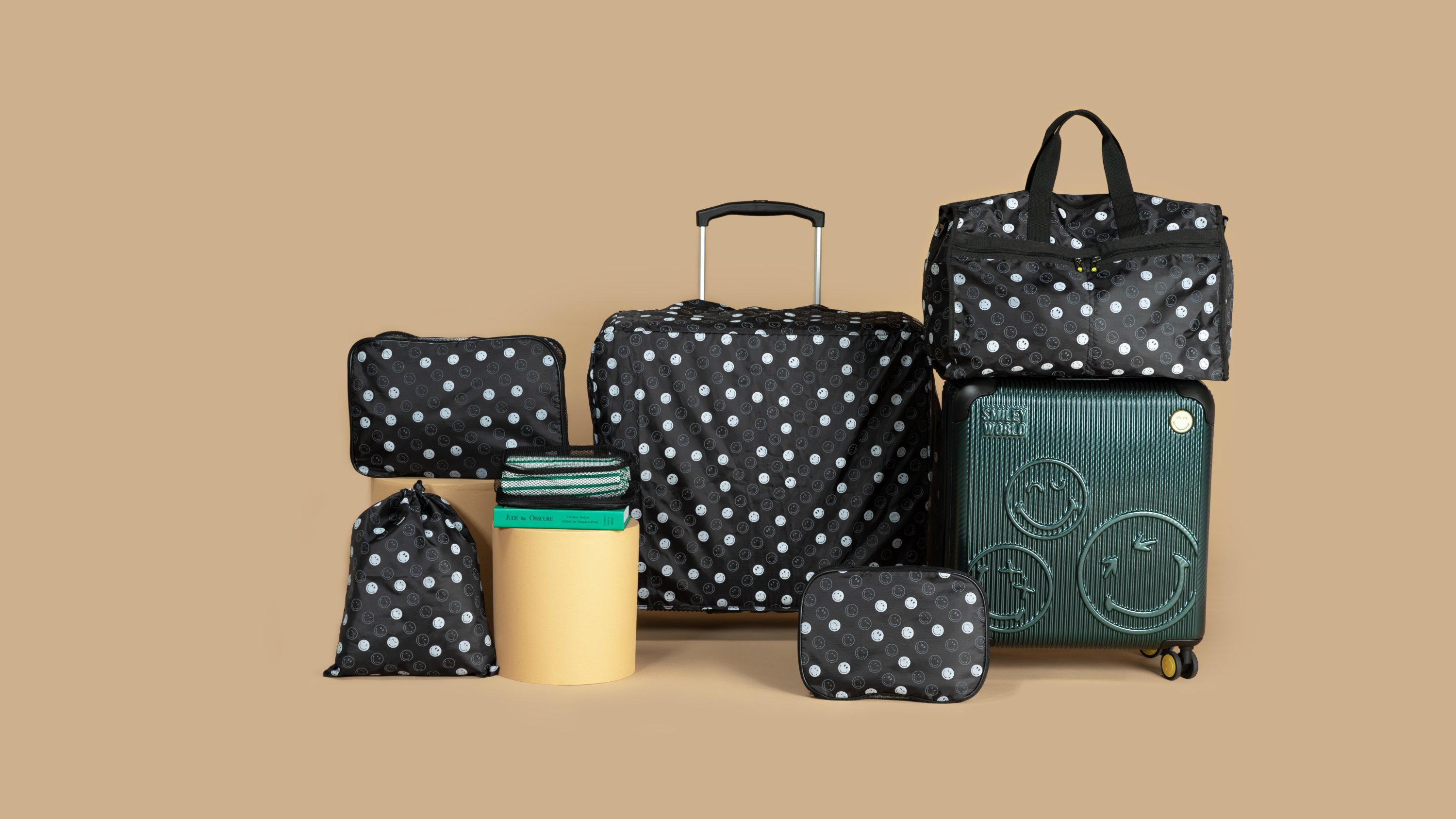 超值9件套！Smiley World行李箱9件套，开启欢乐假期GO!GO!