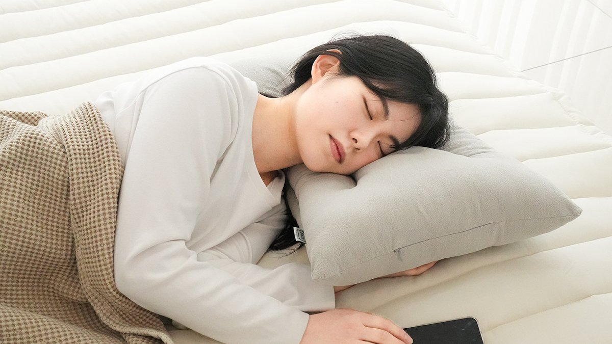 Sweet dreams start now! The pillow that’s ultra-comfy whether you lie flat or on your side
