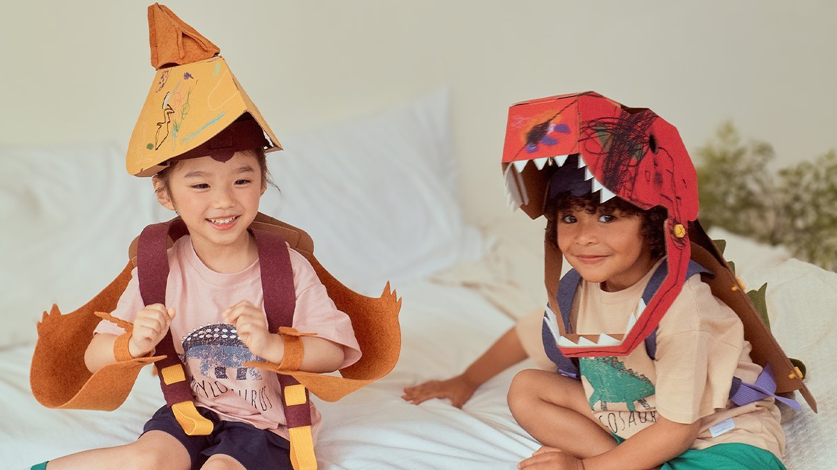 Mom I’m a Dinosaur! Draw Make Wear & Play with 3 Favorite Dinosaurs!