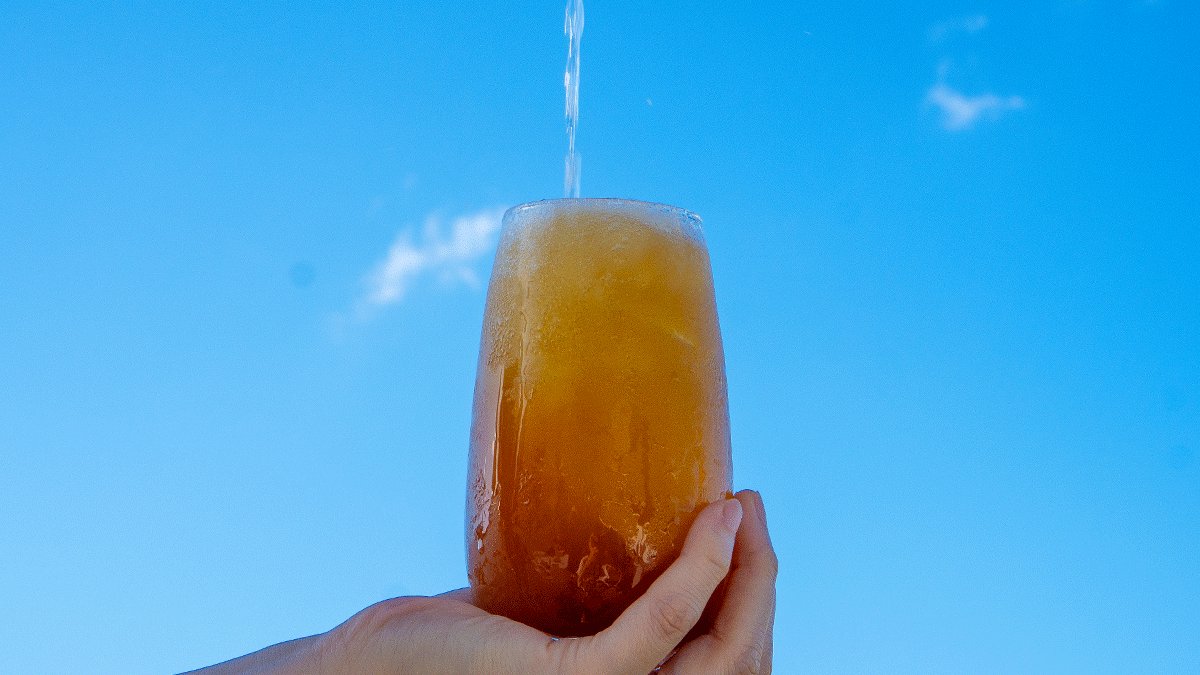 Zero-Calorie Binghong Tea Base Reborn with Sparkling Water — Andandi Encore a Must-Have for Spicy Food Lovers