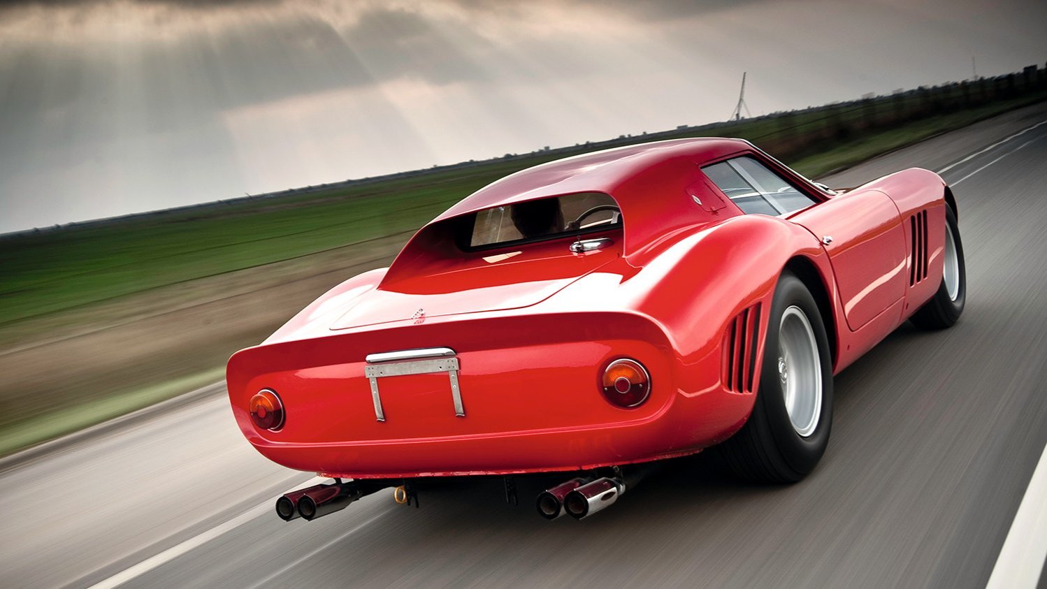 なかなか見られない貴重な〈スーパーカー ヘリテージ ブック パッケージ〉、初公開。