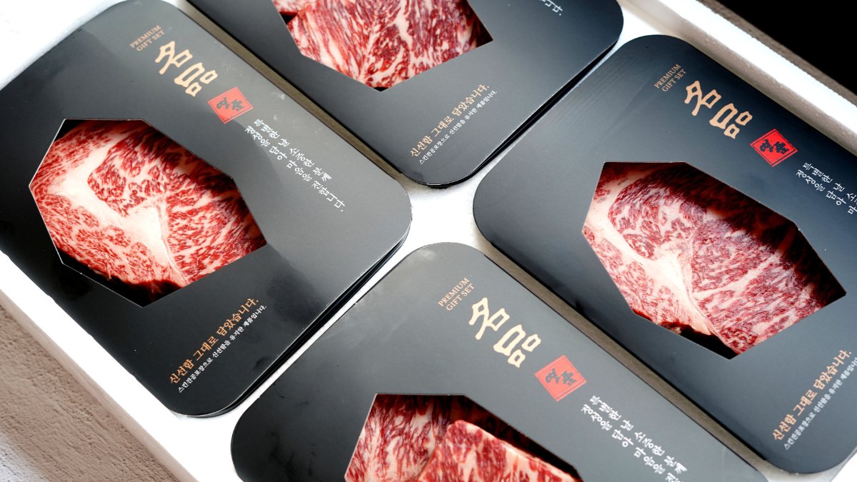 [추석 전 배송] 상위 10% 투뿔 한우 암소를 선물 하시는 겁니다.