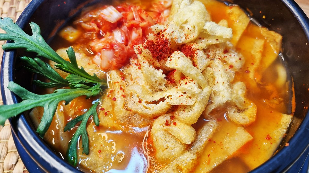 涼しいおうどんの季節到来［うどん＋つぶ貝チョルミョン＋スープトッポッキ］我慢できない！