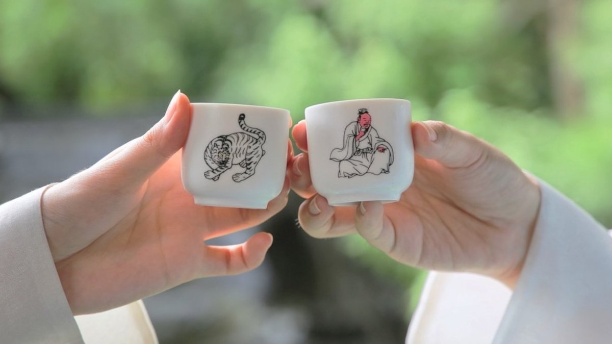 [変温酒器] 一人飲みは寂しい？歴史上の人物が一緒に酔わせます。