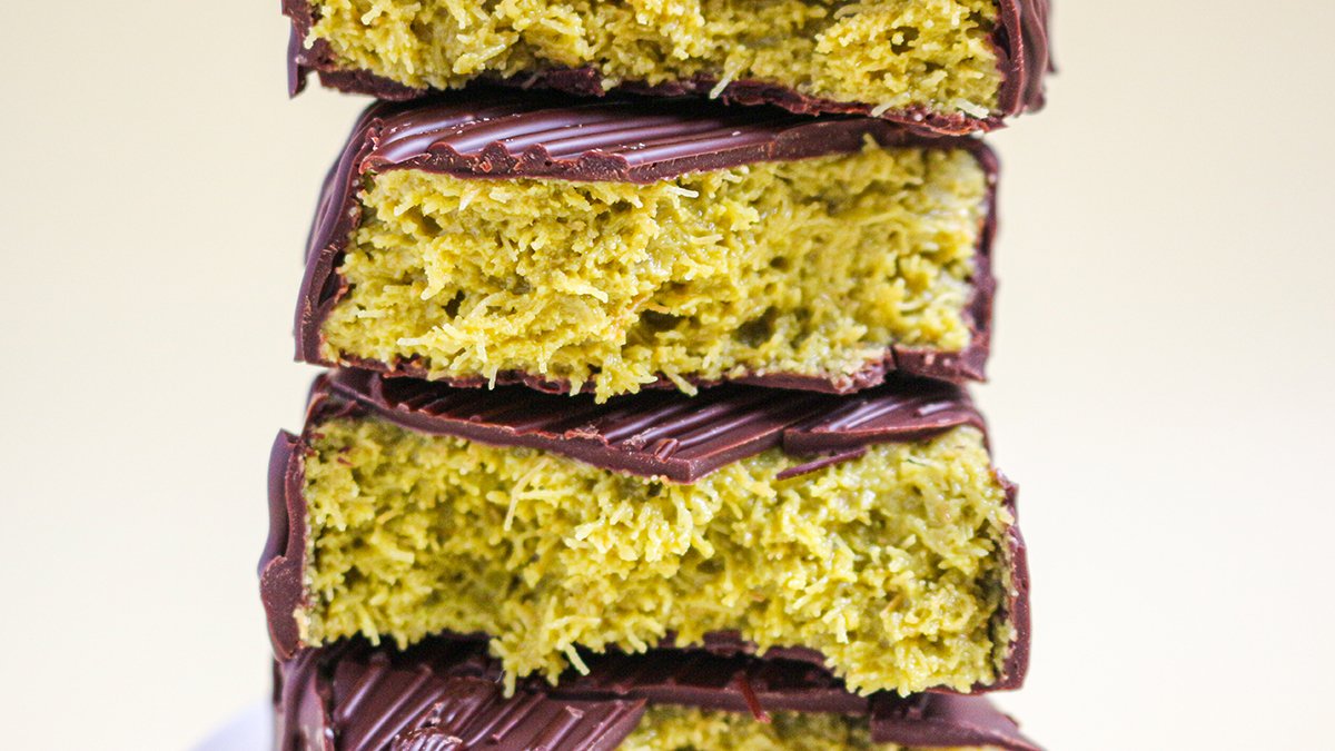 56小时匠心打造，巧克力师傅呈现迪拜风味开心果巧克力棒