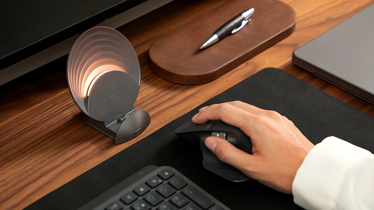 로지텍 MX MASTER 3S 마우스와 무선 충전 도킹 스테이션의 만남