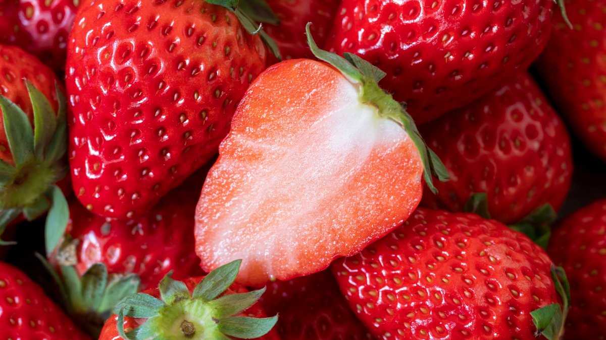 <Strawberry Season> Freshly picked sweet and tangy "Seolhyang Strawberries" are here!