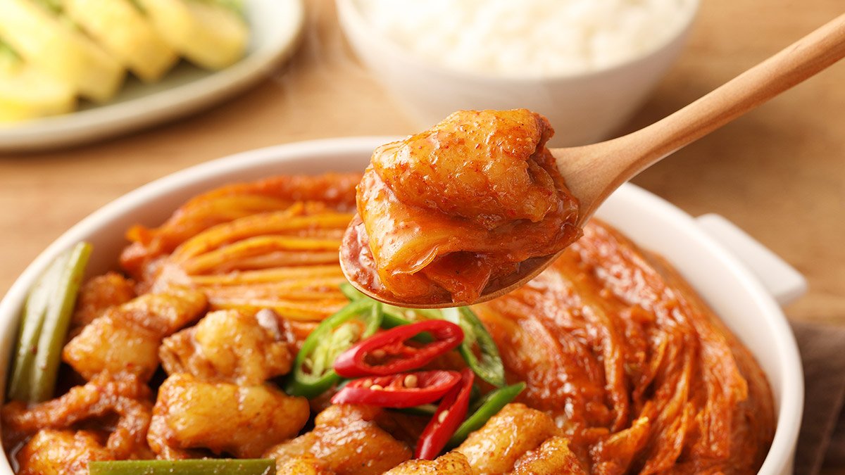 [YouTube 0 200万] 鲜香爆棚，满满开口大肠的“正宗大肠泡菜炖锅”