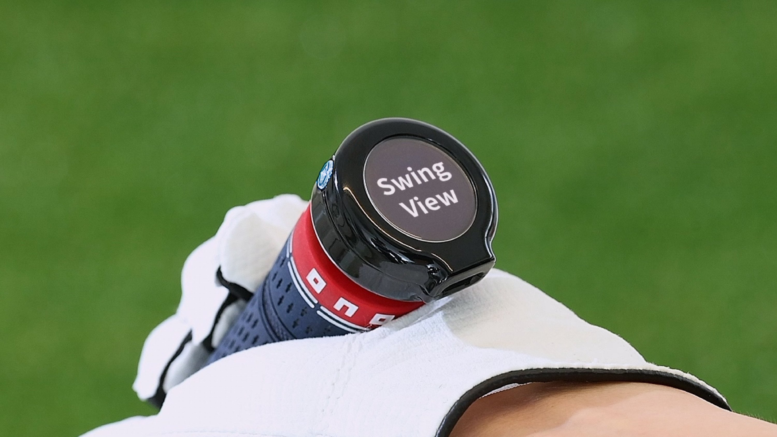 Just plug into your club! Swing data at your fingertips with <SwingView>